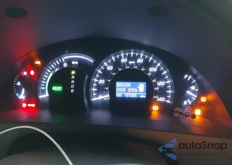 2010 Toyota Camry Hybrid z USA, uszkodzony, nr VIN 4T1BB3EK0AU118098